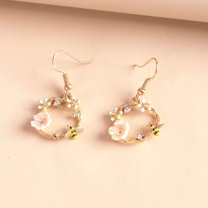 Korean Spring/Summer Bee Garland Silvery Needle Earrings Dongda Super Fairy Quality Shell Flower Stud Earrings
