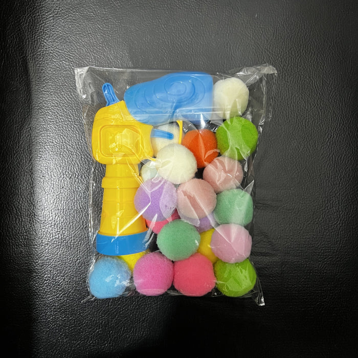 It includes a launcher and a pack of 100 fluffy plush balls, suitable for indoor cats, a toy for exercising cats, increasing love and trust between you and cats. Cats will eagerly look forward to interacting with you and buil