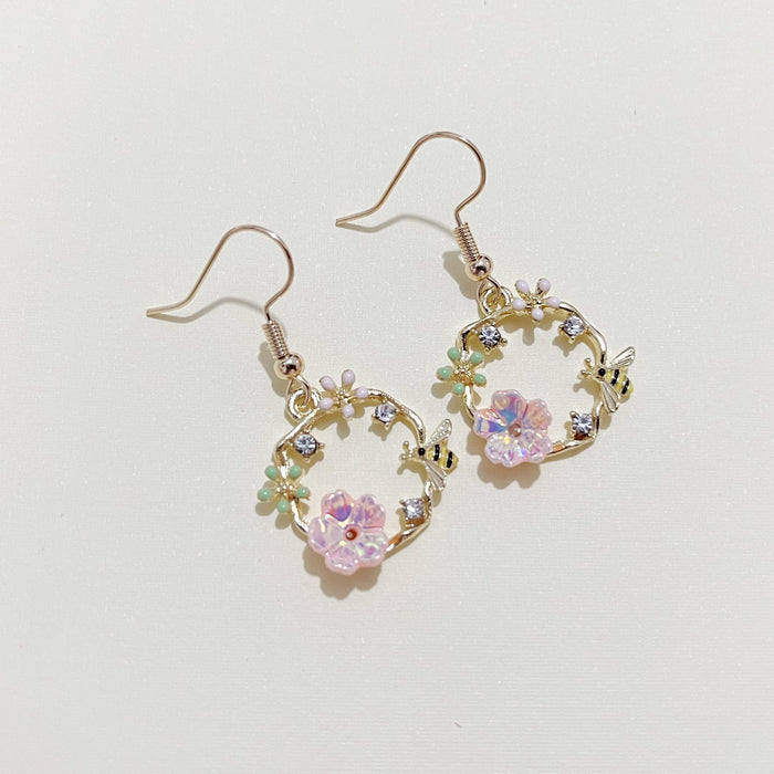 Korean Spring/Summer Bee Garland Silvery Needle Earrings Dongda Super Fairy Quality Shell Flower Stud Earrings