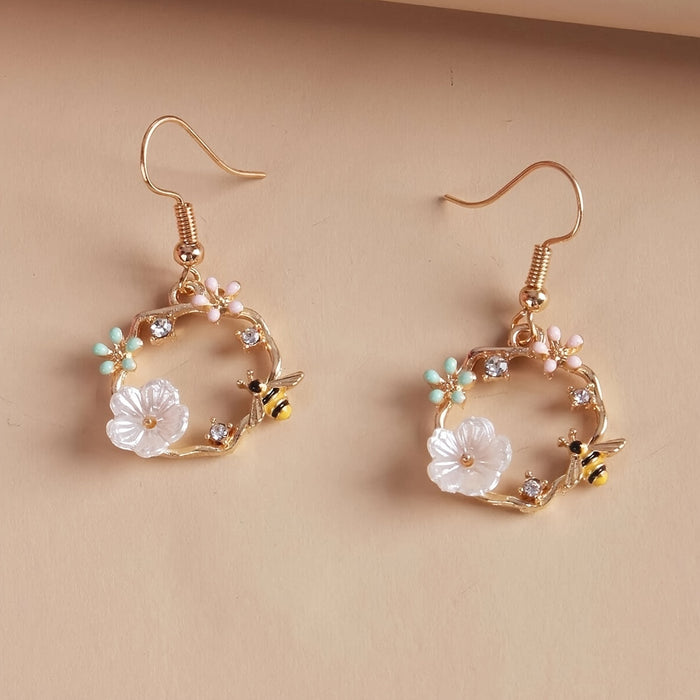Korean Spring/Summer Bee Garland Silvery Needle Earrings Dongda Super Fairy Quality Shell Flower Stud Earrings