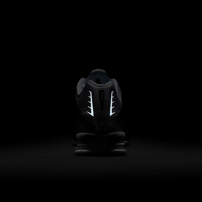 M Nike Shox R4 HQ1988-101