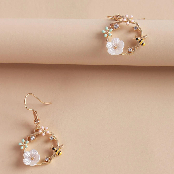 Korean Spring/Summer Bee Garland Silvery Needle Earrings Dongda Super Fairy Quality Shell Flower Stud Earrings