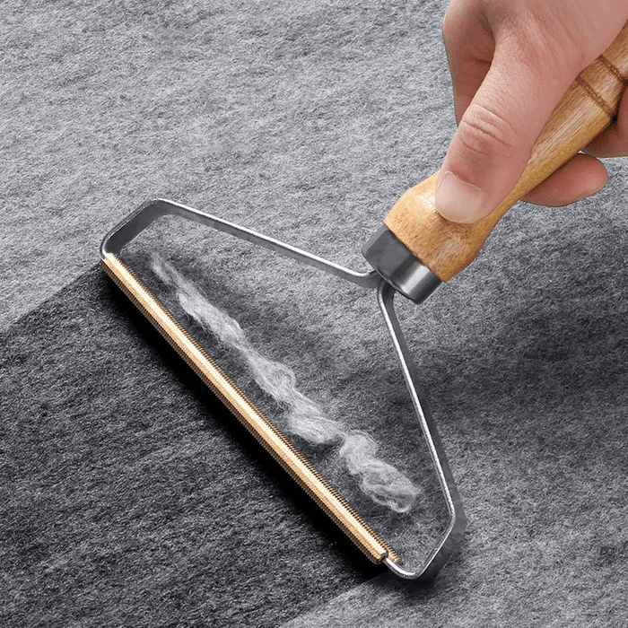 Say Goodbye to Pet Hair: Effective Grooming Brush for Cats and Dogs