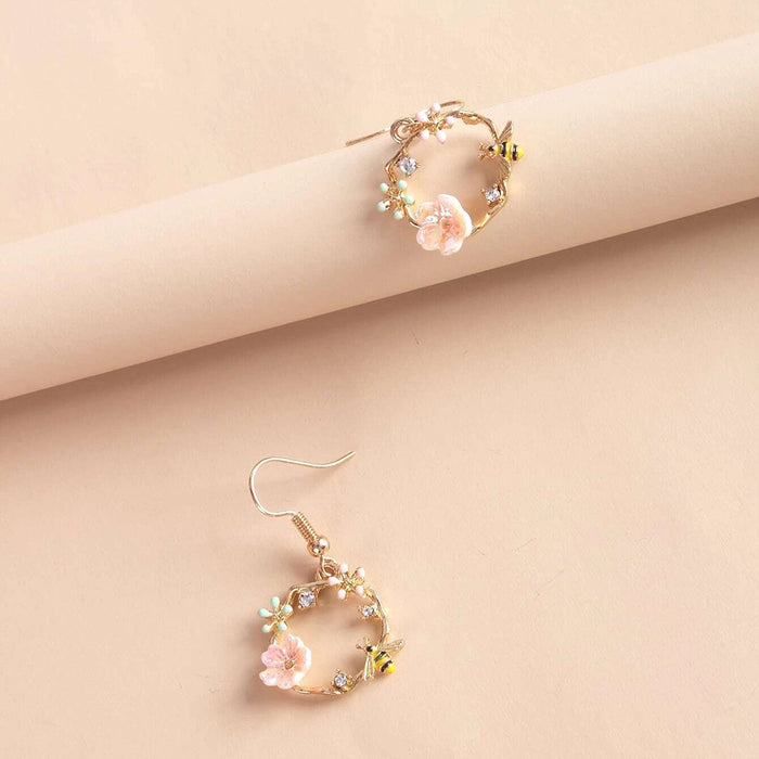 Korean Spring/Summer Bee Garland Silvery Needle Earrings Dongda Super Fairy Quality Shell Flower Stud Earrings