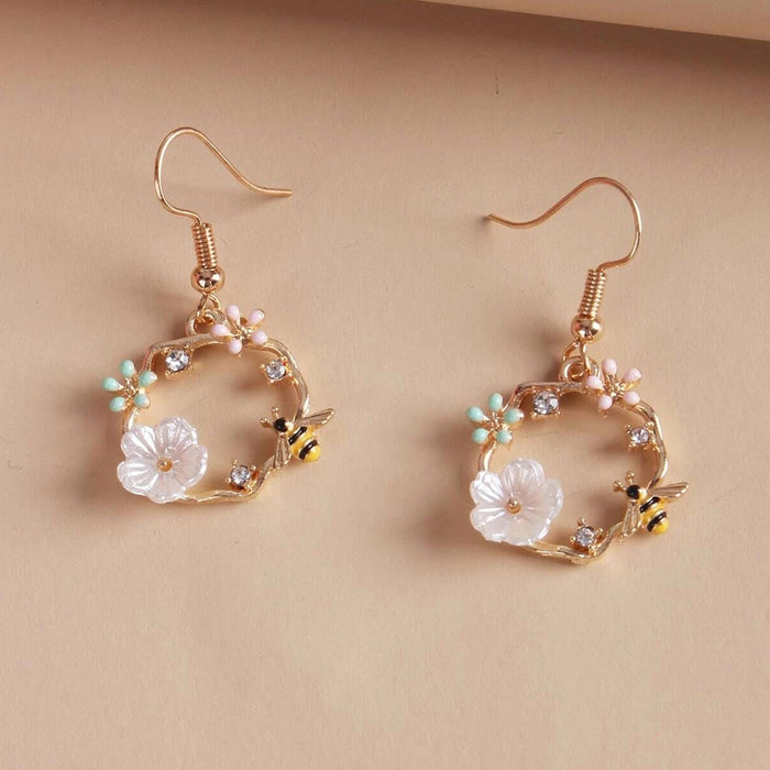 Korean Spring/Summer Bee Garland Silvery Needle Earrings Dongda Super Fairy Quality Shell Flower Stud Earrings