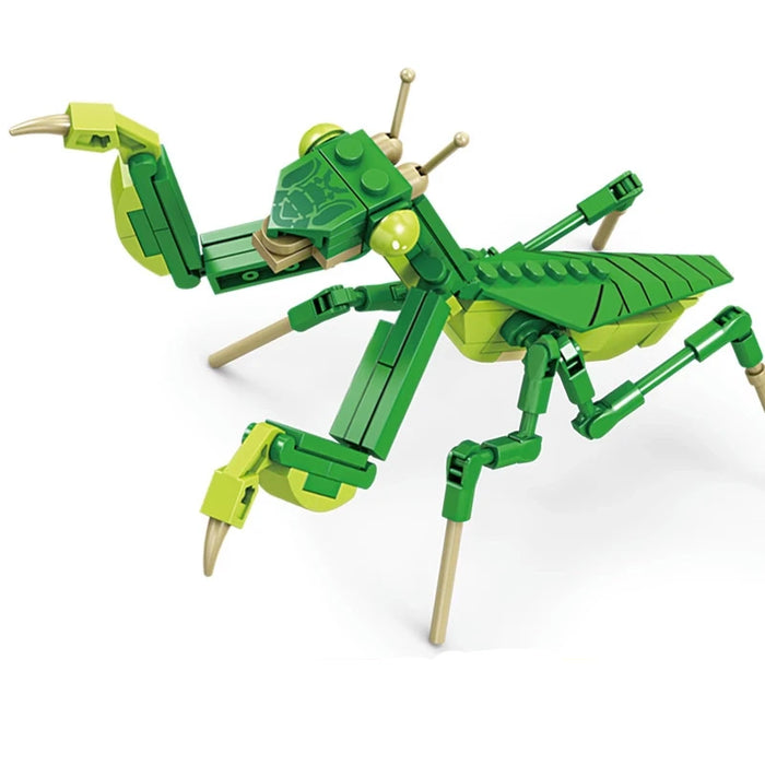 Green praying mantis building block model