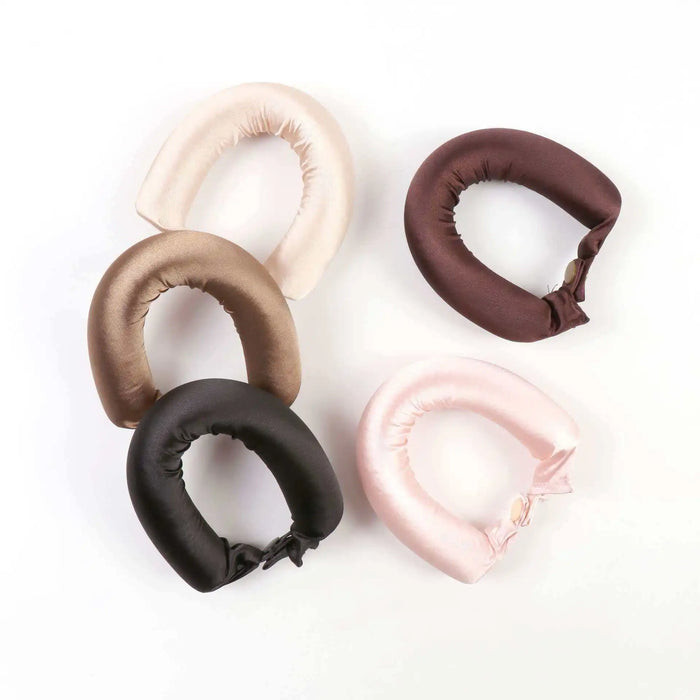 Five satin curling rods snapped into rings
