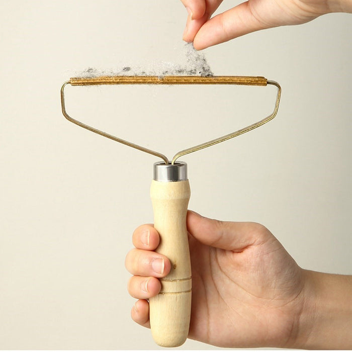 Say Goodbye to Pet Hair: Effective Grooming Brush for Cats and Dogs