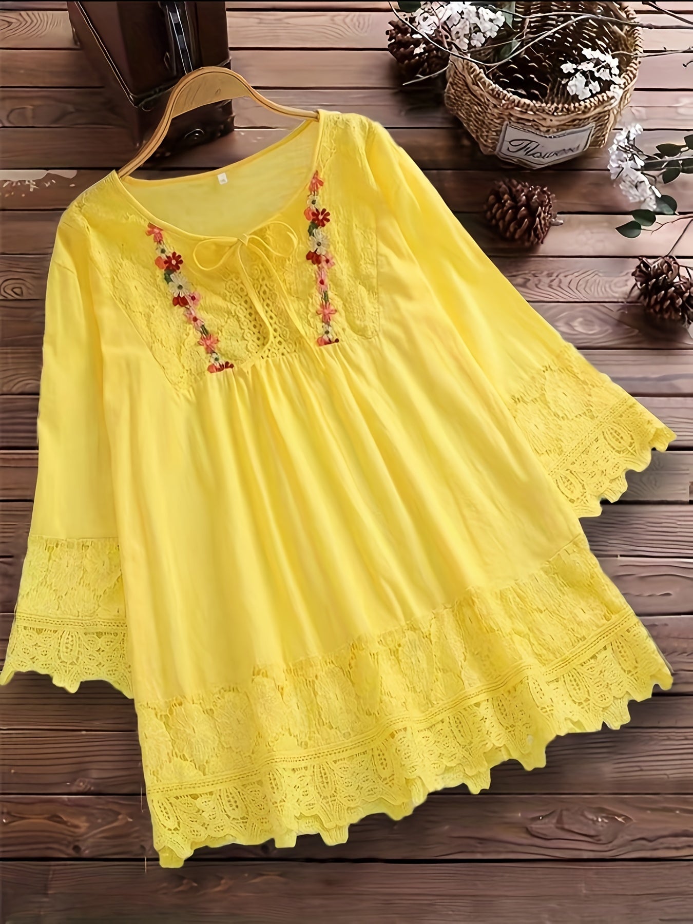 Plus Size Floral Applique Lace Blouse, Tie Neck Short Sleeve Women's Top